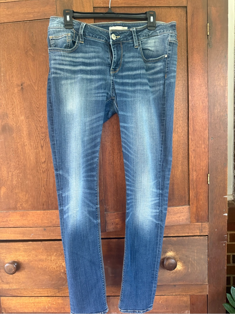 Daytrip Women’s Skinny Jeans in Medium Blue Wash